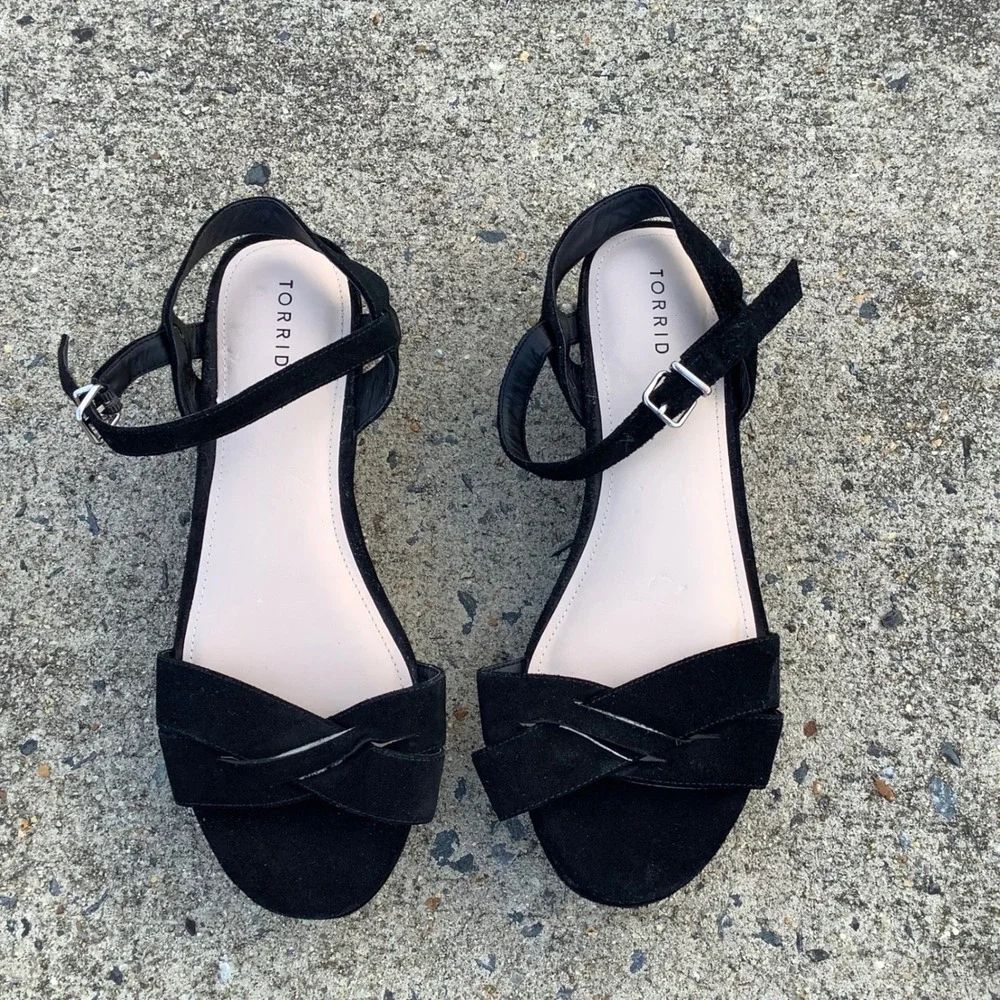 Torrid Womens Black Faux Suede Knotted Platform Wedge Sandals SZ 12W Wide Width